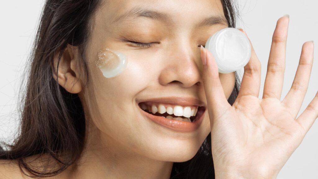 A woman applying lightweight moisturizer showing a skin with healthy skin barrier